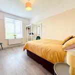 Bournemouth 3 Bedroom - Parking