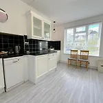 Bournemouth 3 Bedroom - Parking