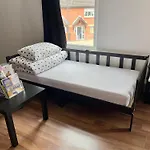 Entire Pinkapt - Free Parking - Up To 4 Guests - 3 Beds - Close To City Centre
