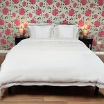 Entire Pinkapt - Free Parking - Up To 4 Guests - 3 Beds - Close To City Centre