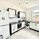 Entire Yellowapt Near Belfast City Centre - Free Parking - Up To 3 Guests - 2 Beds
