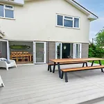 Ladywell Croyde - Super Stylish Large Home With Pool Table, Woodburner, Pizza Oven And Hot Tub Option, Sleeps 12