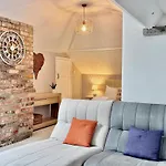 Apartment Victoria With Free Parking