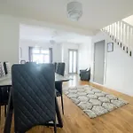 Cheerful 3-Bedroom Home With Free Street Parking