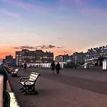 Luxury 1 Bedroom Flat With Balcony - St Anne'S