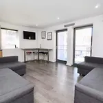 Campbell Square Apartment 3