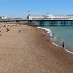 Green Diamond - Brighton Beach - Lanes - 2 Bedrooms - Families - Business - Contractors - Sleeps 5