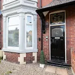 Teesside House - Sleeps Up To 10