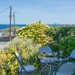 Porthmeor Beach 150 M Parking 2-3 Cars