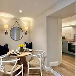Tobias Apartment, 2 Bedroom, Aberaeron