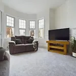 Modern 1-Bedroom Retreat In Westcliff With Fully Equipped Kitchen And Streaming Services