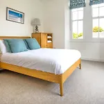 Towennan - Four Bedroomed Apartment In Quiet Seaside Village.