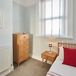 Host & Stay - Taylor Street