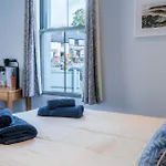 Ocean Cabins No 2 At The Square - Saundersfoot