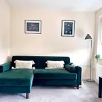 4 Bedroom House Spacious Free Parking, #1 Location