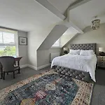 Large Falmouth Town House, Near The Beach