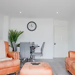 Guest Homes - Araminta Apartment