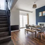 5 Bedroom Spacious Home Perfect For Big Groups