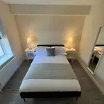 Wellington Apartments - Apartment 4