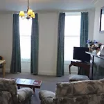 Spacious Seafront Apartment, Beach & Sea Views, Parking