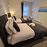 Meadowside Holiday Apartments