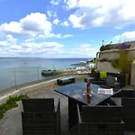 2 Bed In Tenby Fb205