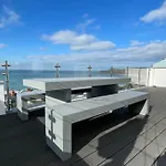 Seasalt - Beach Front Apartment