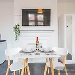 Large Studio Apartment With Sofabed