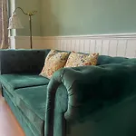 Classically Designed One Bedroom Flat With Parking