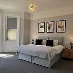 Spacious, Modern 3 Bedroom Apartment With Parking