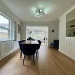 Spacious, Modern 3 Bedroom Apartment With Parking