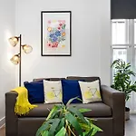 Queens Mile 1 With Free Parking By My Getaways