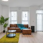 Spacious 1 Bed Apartment In Belfast East Village