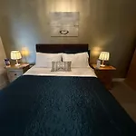 Lovely 1 Bedroom Apartment