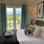 Seahorse Lodge At The Bay Filey, Sleeps Up To 6, And 2 Dogs Stay For Free!