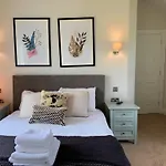 Seahorse Lodge At The Bay Filey, Sleeps Up To 6, And 2 Dogs Stay For Free!
