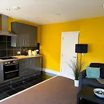 Flat 5 Mins Away From Beach!