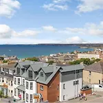 The Surfer'S Townhouse With Sea Views