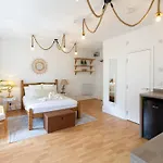 Spacious Brighton Beach Studio