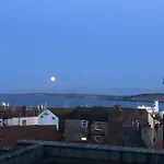 Kitson House - Sea Views, 1 Min Walk To Harbour