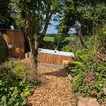 Dreckly Cabin - Lydcott Glamping With Cornish Sea Views