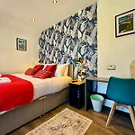 Cosy Apartment Near The Sea And Town Centre With Parking