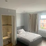 Modern And Sleek Ensuite-Room With Double Bed