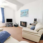 Bethan Apartment
