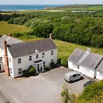 Stunning 6 Bedroom Cottage Near Cornish Coast
