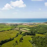 Stunning 6 Bedroom Cottage Near Cornish Coast