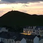 'Overboard' Airy Harbour House With Seaview