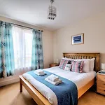 Guestready - Bright Home Near New Town