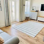 Beachfront With Balcony 1St Floor Apartment 
