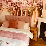 All Seasons Bed & Breakfast - Adults Only
